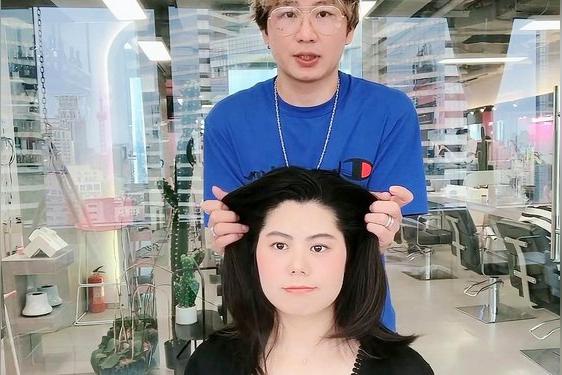我是沙发脸型有点胖适合什么样的发型？