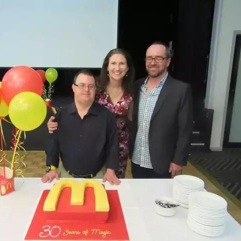 麦当劳上班累不累？