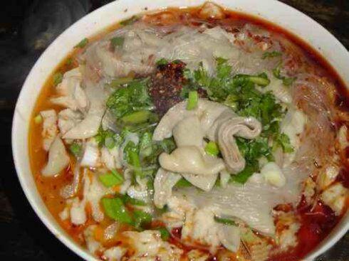 西安美食街在什么地方（陕西渭南哪条街小吃最多）