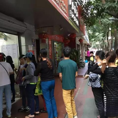 南宁市统一校服怎么穿的