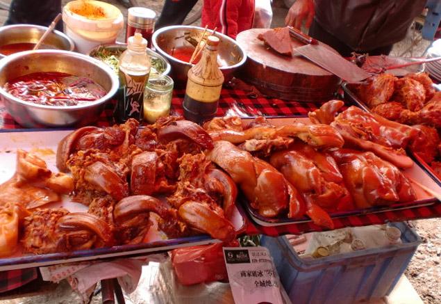 美食摊点需要什么（在路边卖小吃还需要什么证件吗）