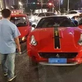 南宁市有什么公司的出租车是纯黄色和牌子是大众？