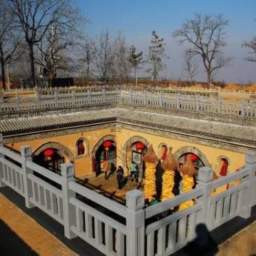 河南哪个大学有地下餐厅