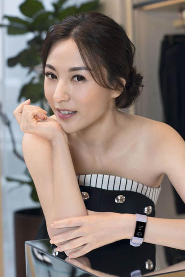 2012年,以闺蜜身份将好友吴辰君送入洞房,当时也是和苏有朋一起作为