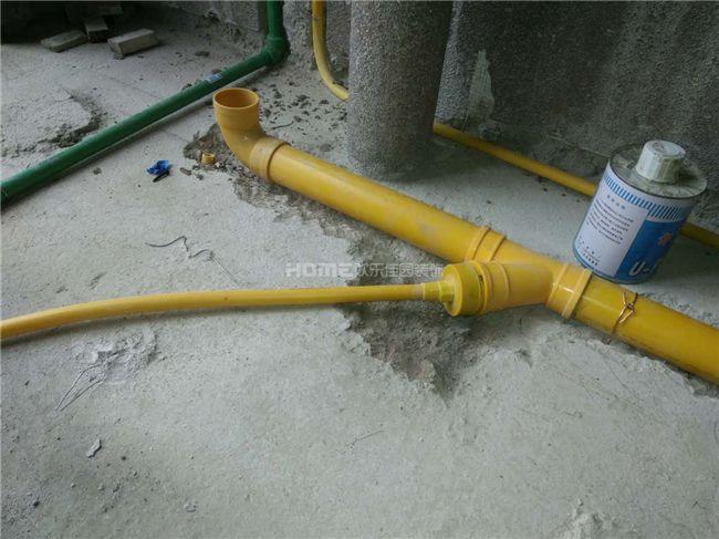 家中热水器旁边漏水怎么办