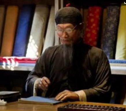 梦见一条大白蛇升上天，梦境背后的深层含义与启示