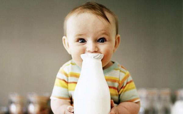 牛乳中脂肪酸是什么(牛奶中为什么添加单硬脂酸甘油酯)