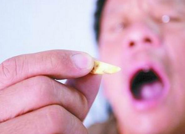 梦见牙齿脱落且出血,梦境背后的深层解析与心理暗示 梦见牙齿脱落且出血,梦境背后的深层解析与心理暗示