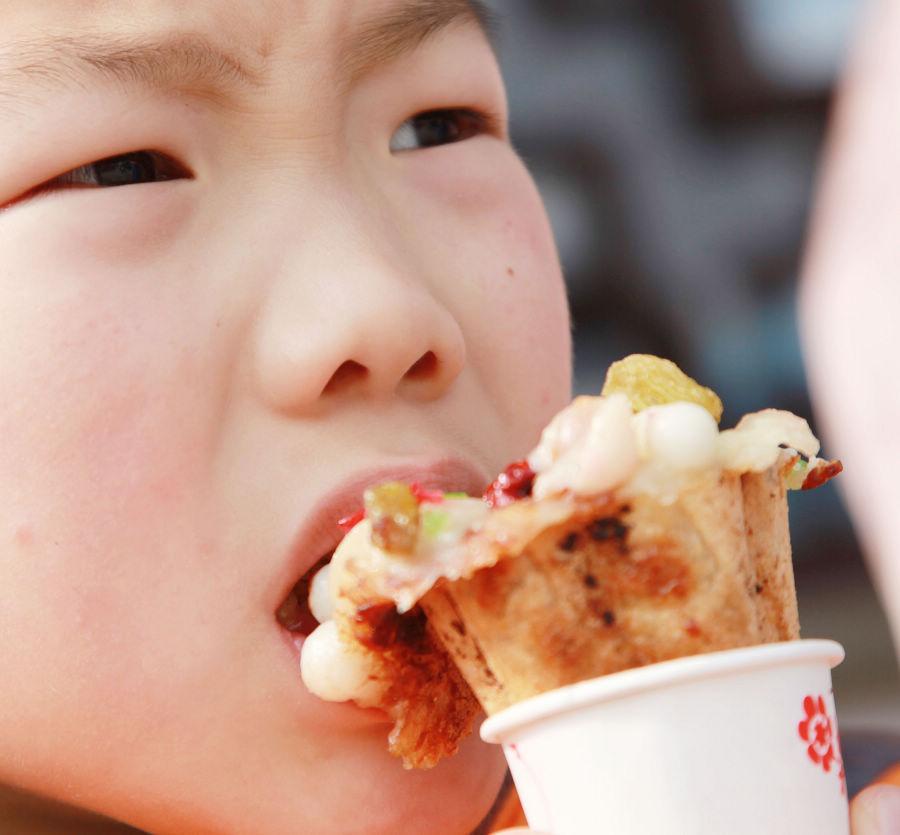 宫廷吃什么美食图片（人们是怎么吃火锅的）