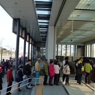 沈阳桃园机场离市内多远？坐车多长时间？