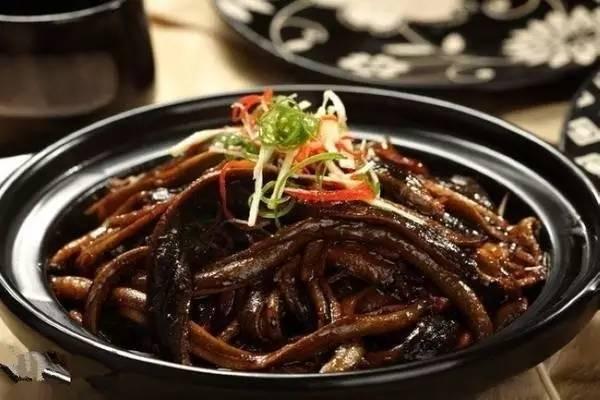 梦里奇景，黄鳝长鱼倒挂之谜的深度解析