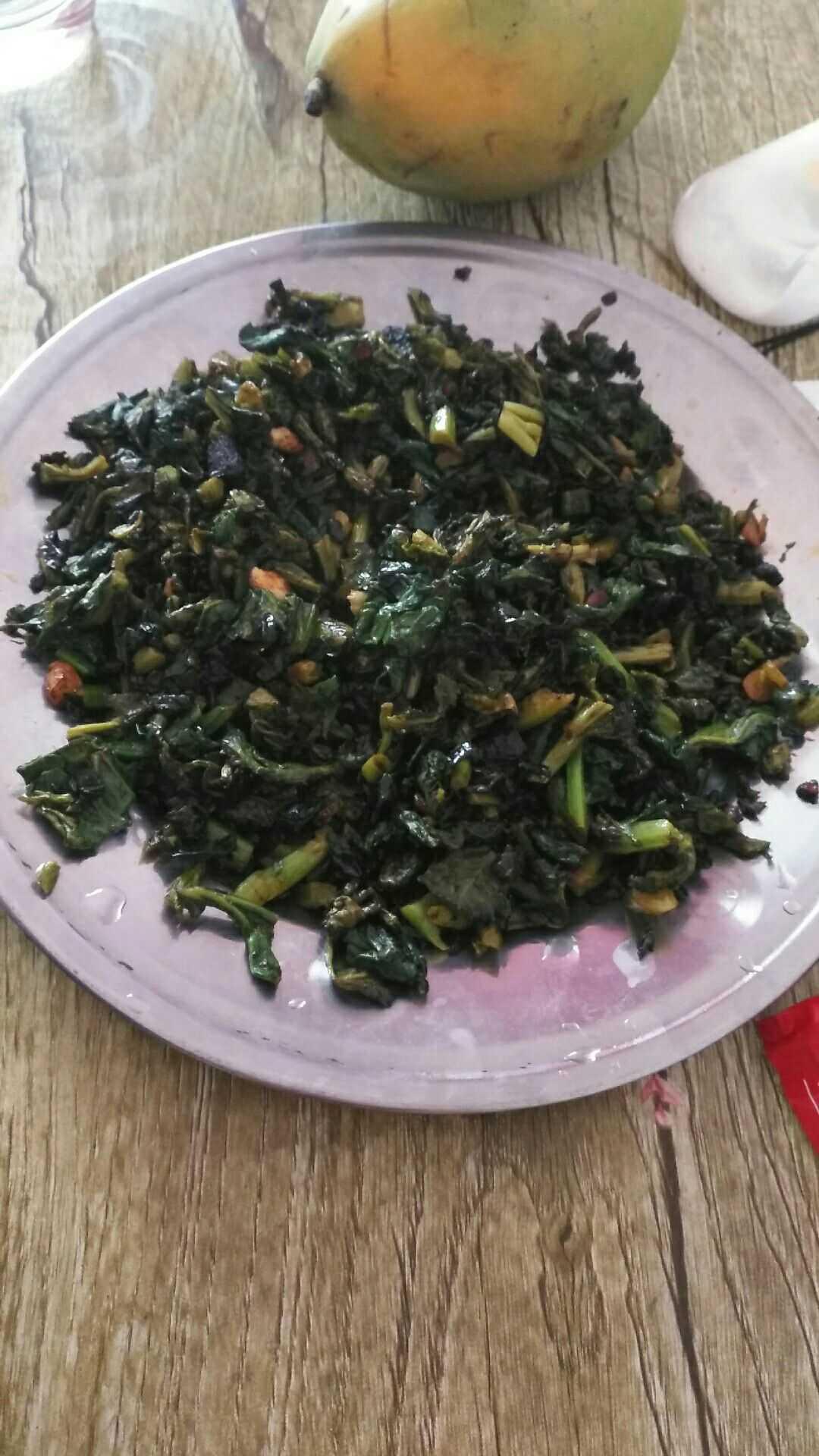 小狗吃什么美食最好（尿酸高的人吃什么菜比较好）