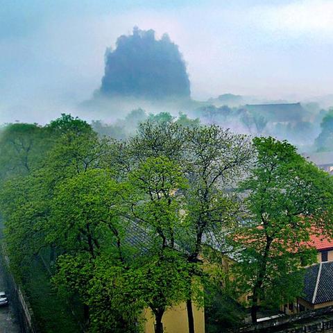 桂林山水甲天下的出处是哪里，靖江王府和独秀峰名气很大，值得一游吗？