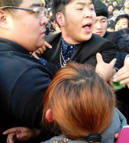 梦境与现实的交织，解析梦到打人并在现实中伸手的深层含义