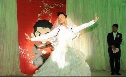 晨曦未明，梦回旧时婚纱下的隐秘心绪——解析凌晨梦见自己结婚却未见新郎，身着黄而旧的婚纱的梦境