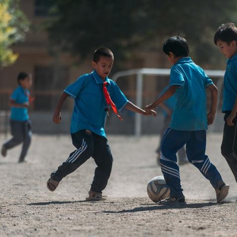 足球运动员炊烟是谁的的长尾关键词有哪些