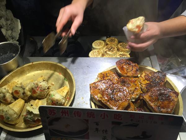 果仁与什么做美食（冰糖葫芦加的果仁是熟的吗）