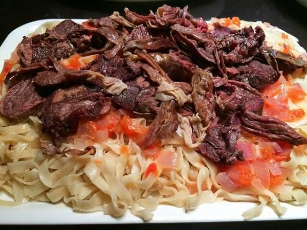 哈萨克牧民有什么美食（煮熏马肉的正确方法）