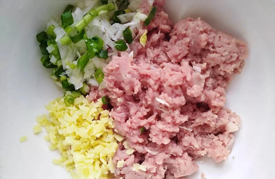 绞肉做什么美食（肉菲菜谄饺子咋做更好吃）