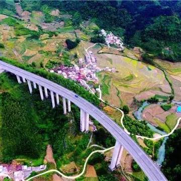 遵义市和南宁市哪个好玩