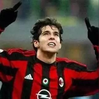 卡卡怎么变成足球