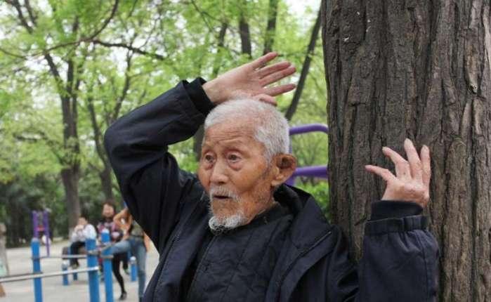 梦见自己关窗户
