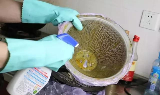 油烟机过滤网有油怎么清洗