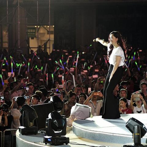 凤凰传奇最炫民族风舞蹈视频(凤凰传奇舞曲最炫民族风)