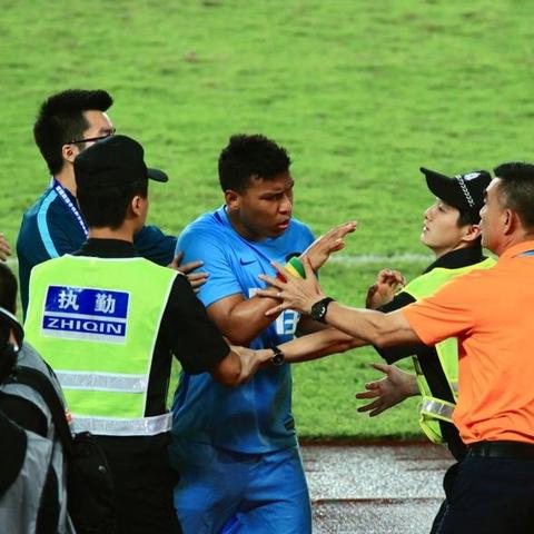 生肖马水瓶男爱情运势如何(属马水瓶座男人对爱情)