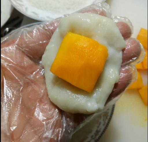 芒果能做什么美食（街上摆摊酸甜芒果做法）
