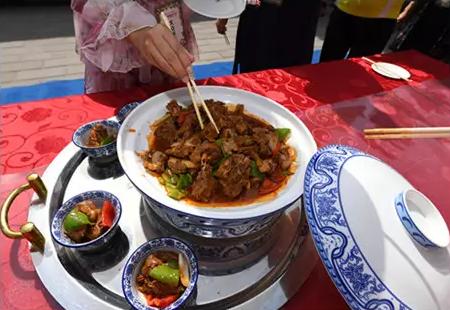 银川美女做什么美食（宁夏盆烩麻辣烫的配料及做法）