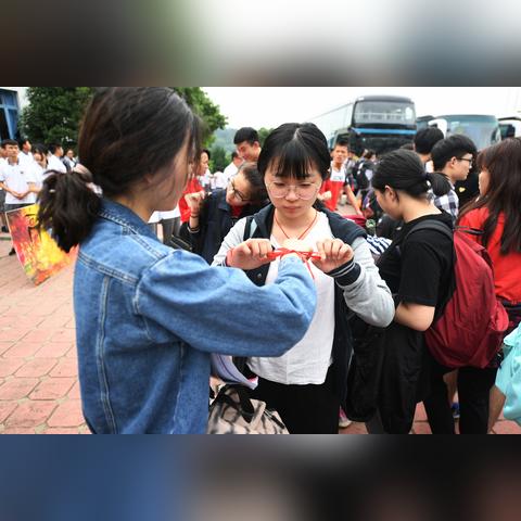 长沙公交车17路车中途经过什么站？