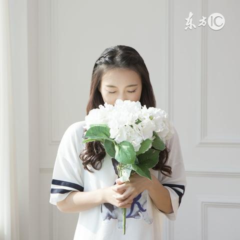 七杀坐伤官在日柱(七杀坐伤官女命)