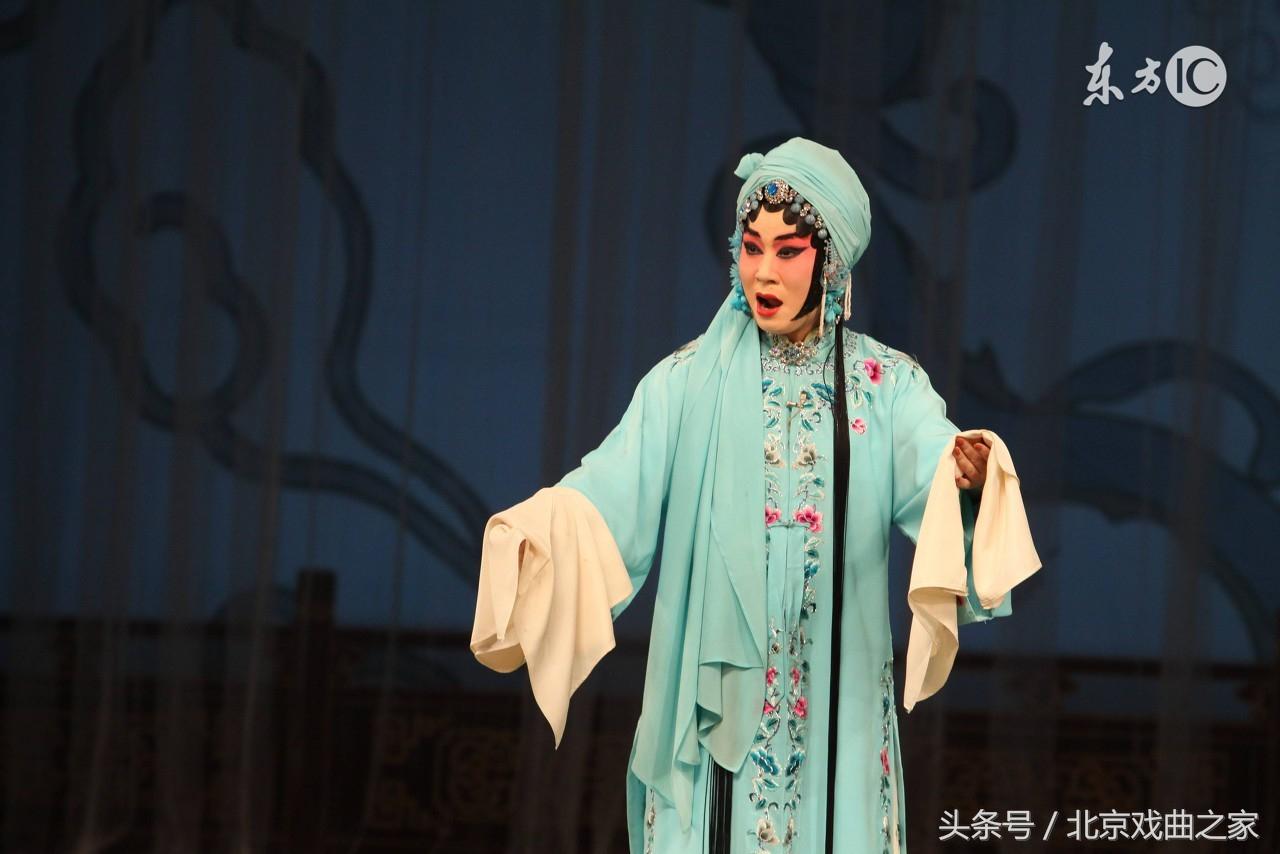 戏剧论文摘要初中语文课文在体裁上应怎样分