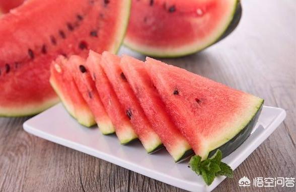 夏天吃什么美食降暑（绿豆汤里放什么好喝）