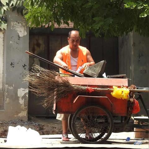 西安市环卫工人怎么上班