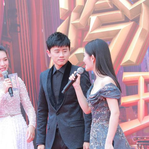 武汉双人舞三步踩的相关长尾关键词有哪些