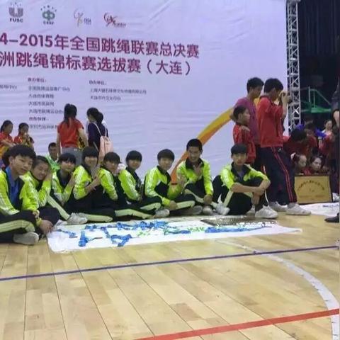 足球场多少平方一个