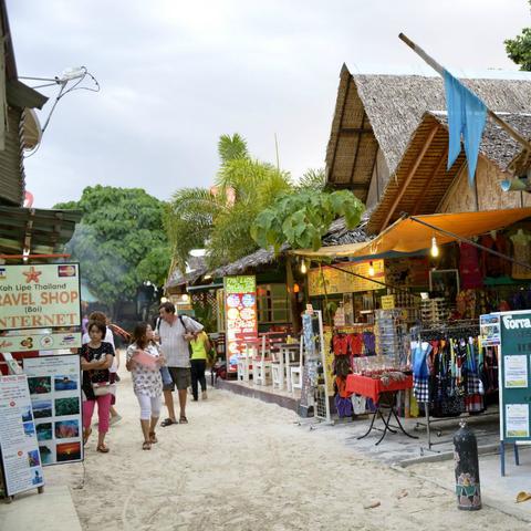 和泰国的足球比赛的长尾关键词有什么