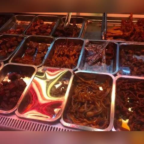 南宁站里面有卖周黑鸭的吗？