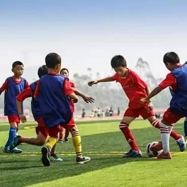 踢足球男生怎么聊