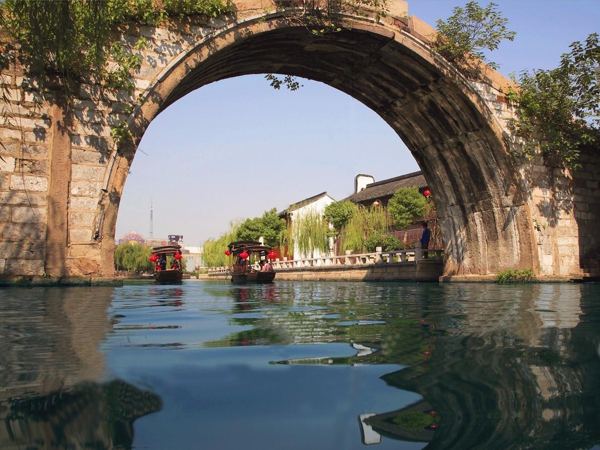 梦境回响，与前女友的邂逅，解读内心深处的情感涟漪