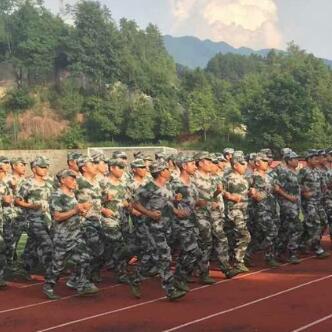 足球运动员何兵简历的长尾关键词有什么