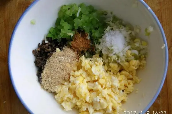 西红柿炒鸡蛋放虾皮好吗 虾皮炒鸡蛋放芹菜好吗