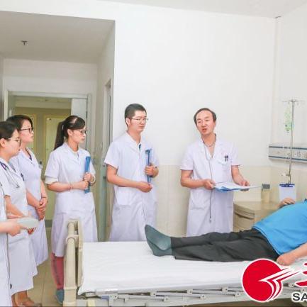 医院主任医生一个月工资大概有多少？
