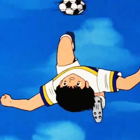 足球比赛倒挂射球照片的长尾关键词有什么