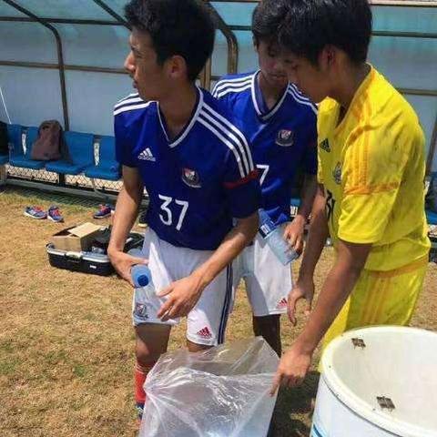 足球比赛开场要握手的长尾关键词有什么