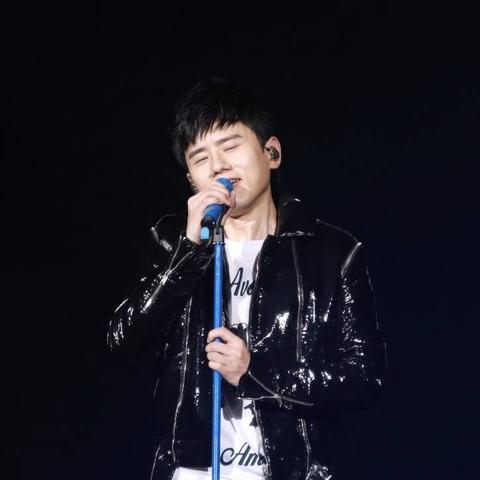 南宁市哪个地方有衣服卖