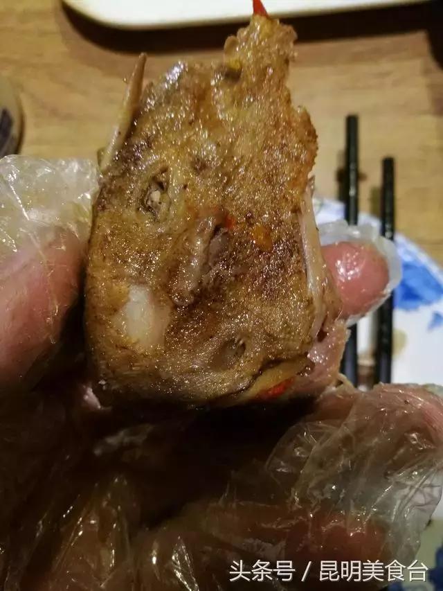 梦境解析，频繁梦见牙齿碎裂且难以吐出之含义