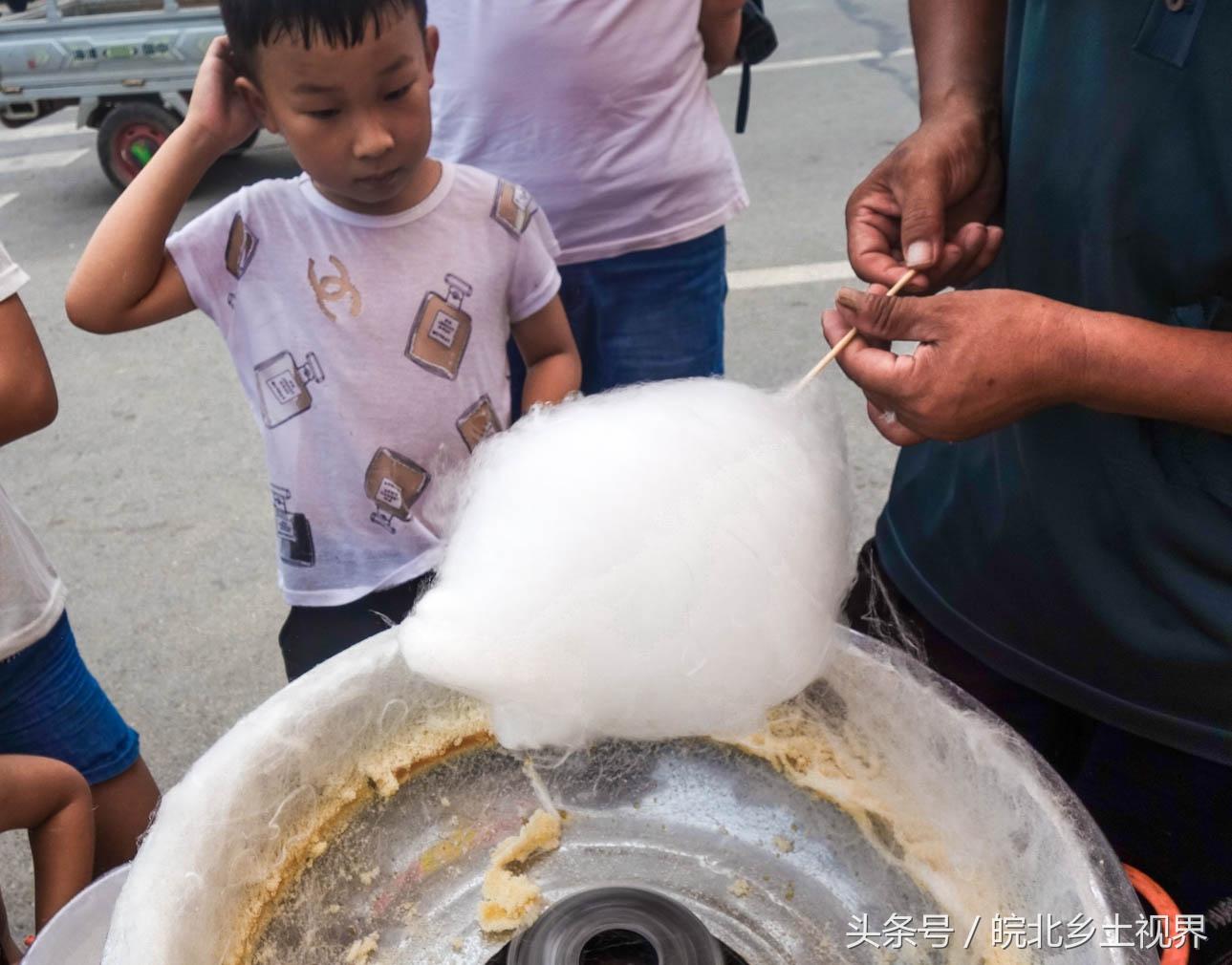 做美食什么生意好（本人现在有两万）